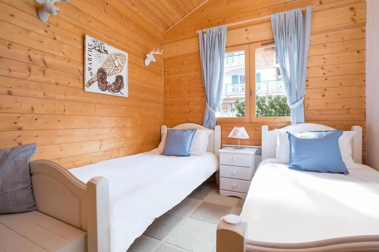 Chalet Muguet Gauche With Hot Tub Sleeps 10 Central Morzine 0*,  Franciaország