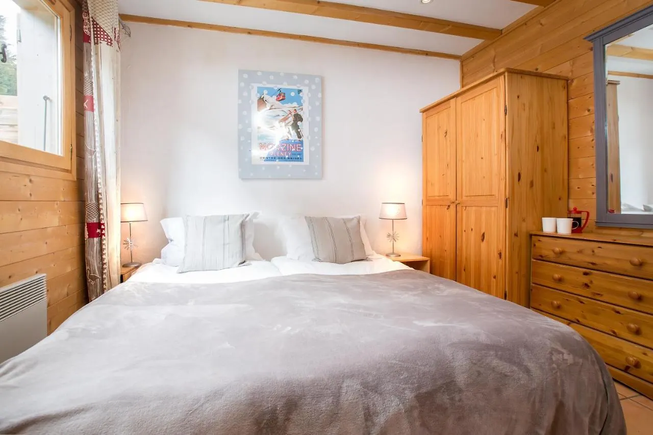 Chalet Muguet Gauche With Hot Tub Sleeps 10 Central Morzine Franciaország