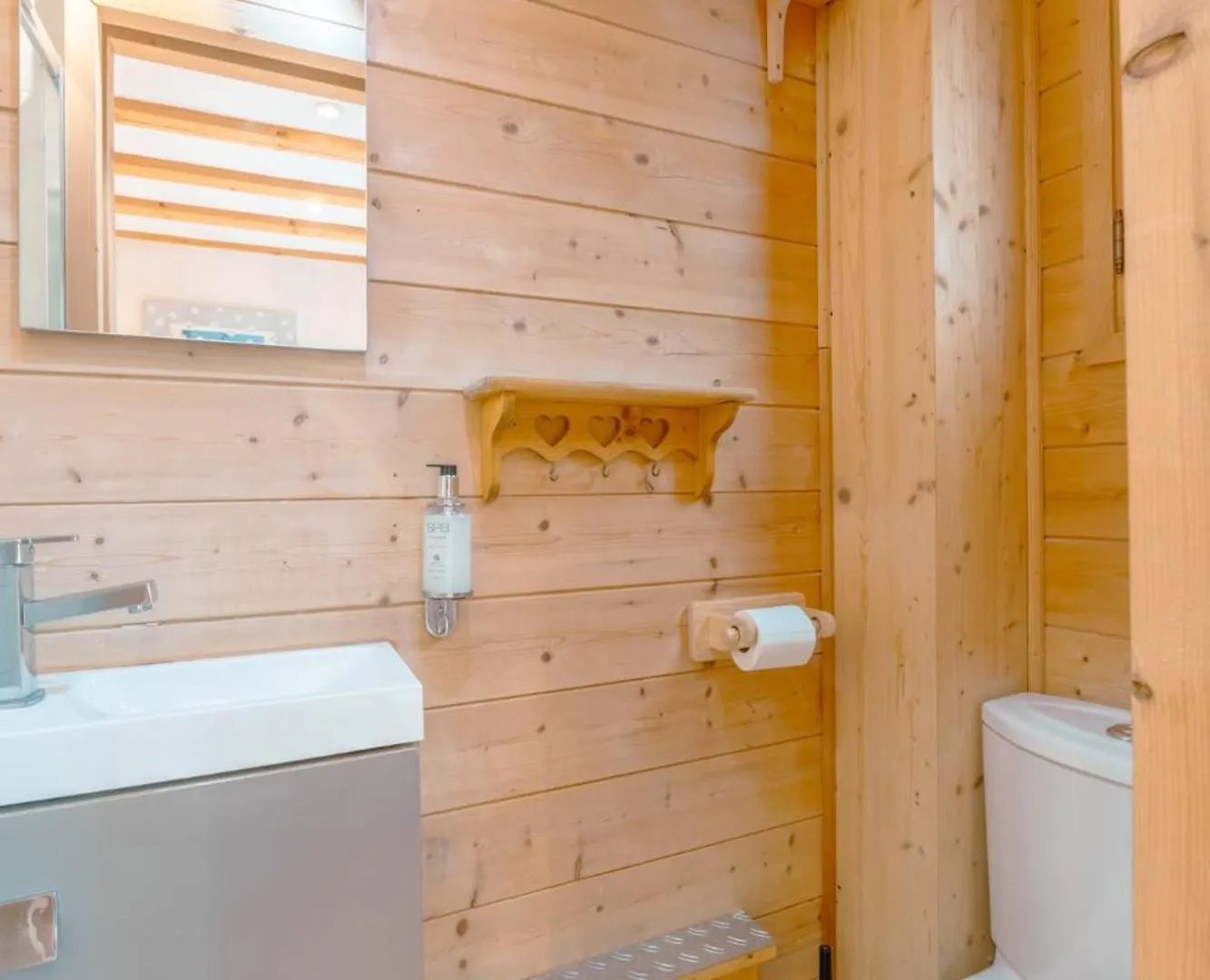 Chalet Muguet Gauche With Hot Tub Sleeps 10 Central Morzine
